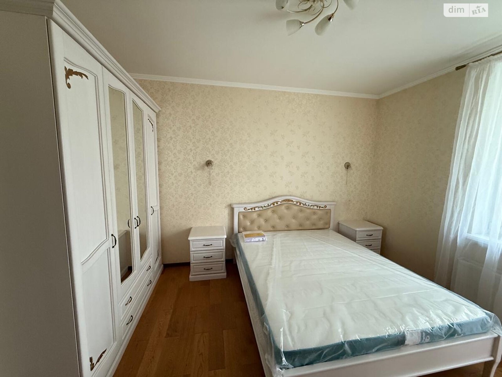 трикімнатна квартира в Києві, район Вітряні Гори, на вул. Вишгородська 45/4 в довготривалу оренду помісячно фото 1 трикімнатна квартира в Києві, район Вітряні Гори, на вул. Вишгородська 45/4 в довготривалу оренду помісячно фото 1