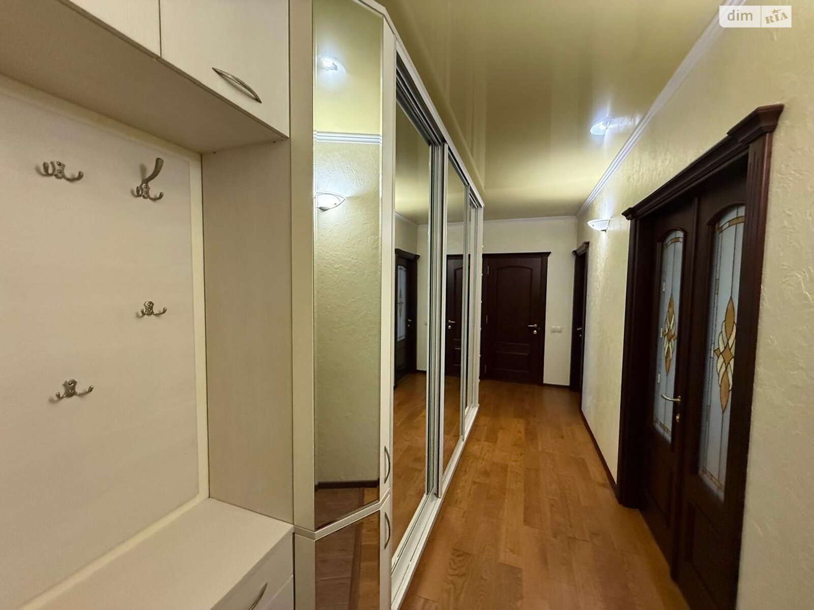 трикімнатна квартира в Києві, район Вітряні Гори, на вул. Вишгородська 45/4 в довготривалу оренду помісячно фото 1 трикімнатна квартира в Києві, район Вітряні Гори, на вул. Вишгородська 45/4 в довготривалу оренду помісячно фото 1