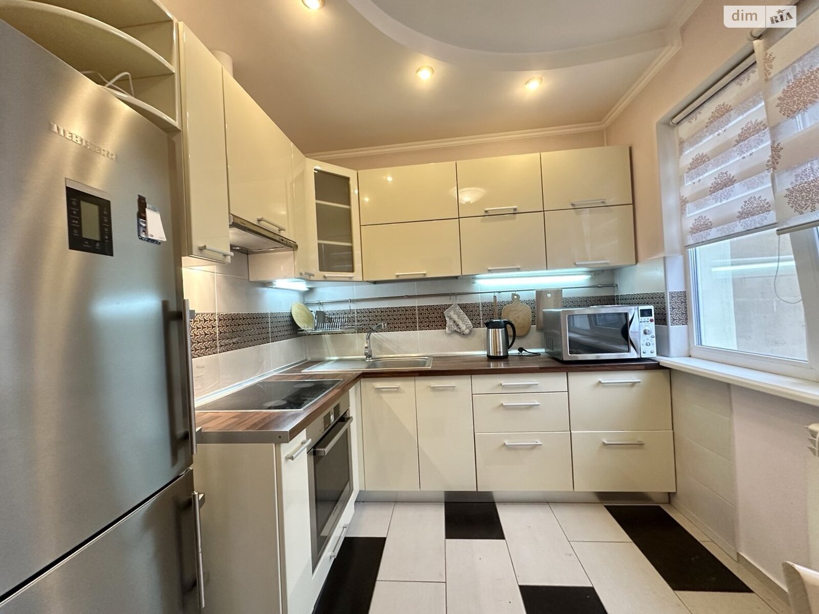 трикімнатна квартира в Києві, район Виноградар, на просп. Гонгадзе Георгія 20Б в довготривалу оренду помісячно фото 1 трикімнатна квартира в Києві, район Виноградар, на просп. Гонгадзе Георгія 20Б в довготривалу оренду помісячно фото 1