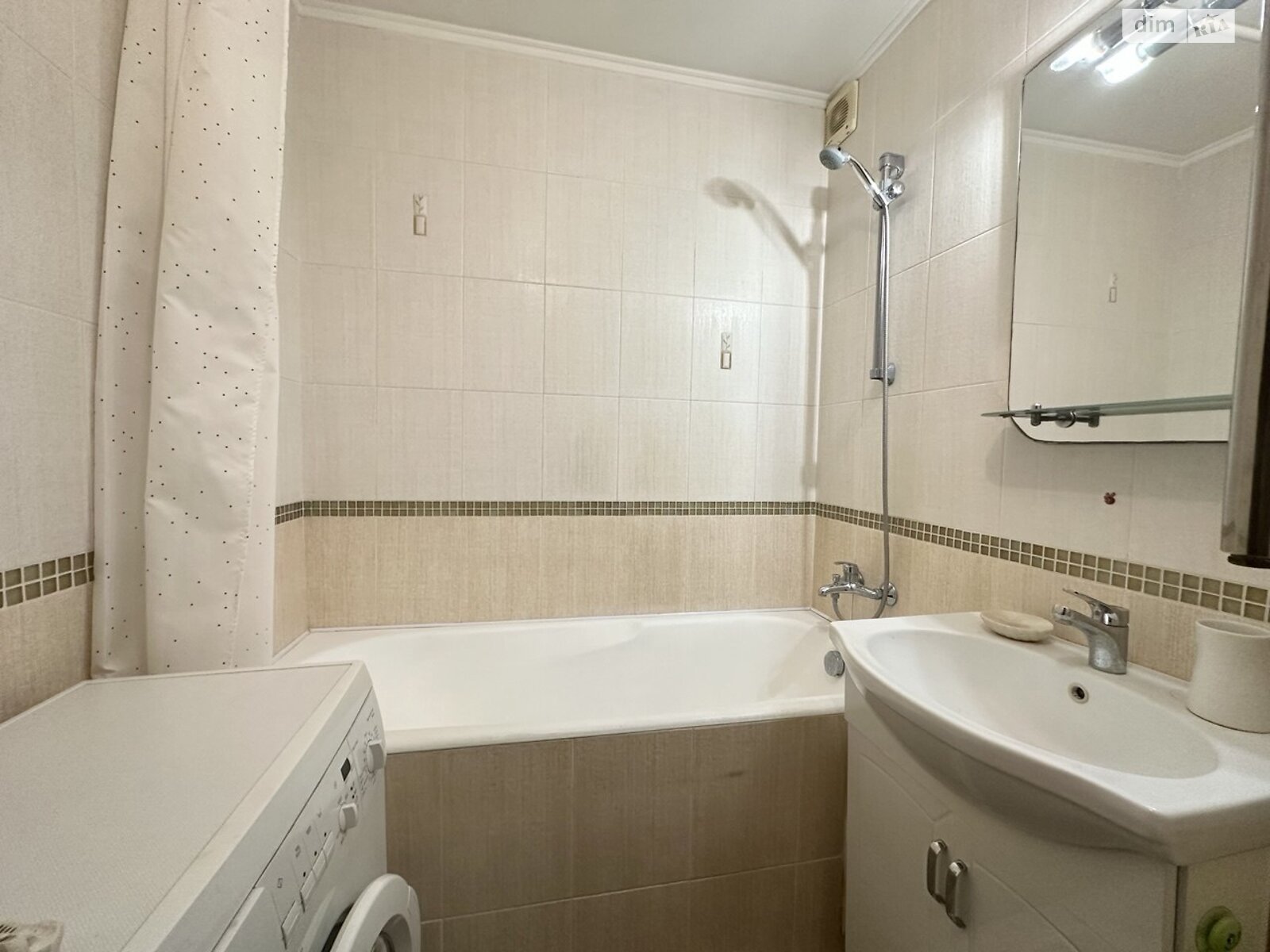 трикімнатна квартира в Києві, район Виноградар, на просп. Гонгадзе Георгія 20Б в довготривалу оренду помісячно фото 1 трикімнатна квартира в Києві, район Виноградар, на просп. Гонгадзе Георгія 20Б в довготривалу оренду помісячно фото 1