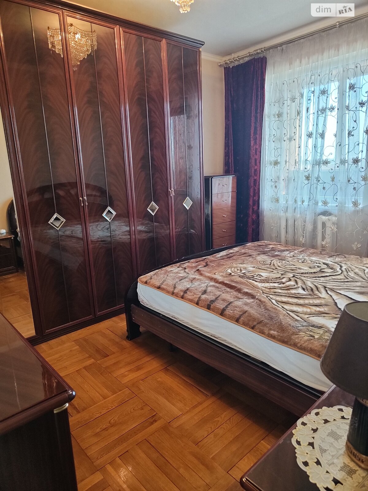 трикімнатна квартира в Києві, район Виноградар, на просп. Свободи 38 в довготривалу оренду помісячно фото 1 трикімнатна квартира в Києві, район Виноградар, на просп. Свободи 38 в довготривалу оренду помісячно фото 1