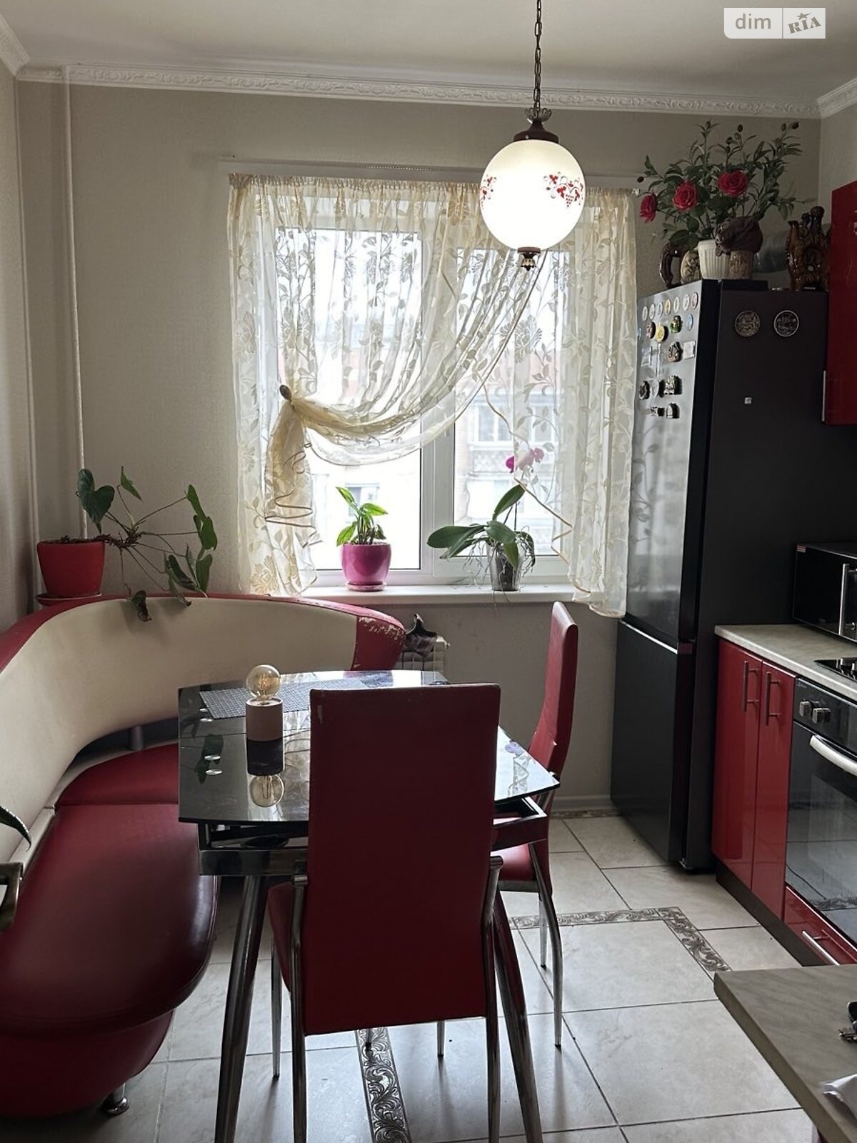 трикімнатна квартира в Києві, район Виноградар, на просп. Василя Порика 3А в довготривалу оренду помісячно фото 1 трикімнатна квартира в Києві, район Виноградар, на просп. Василя Порика 3А в довготривалу оренду помісячно фото 1