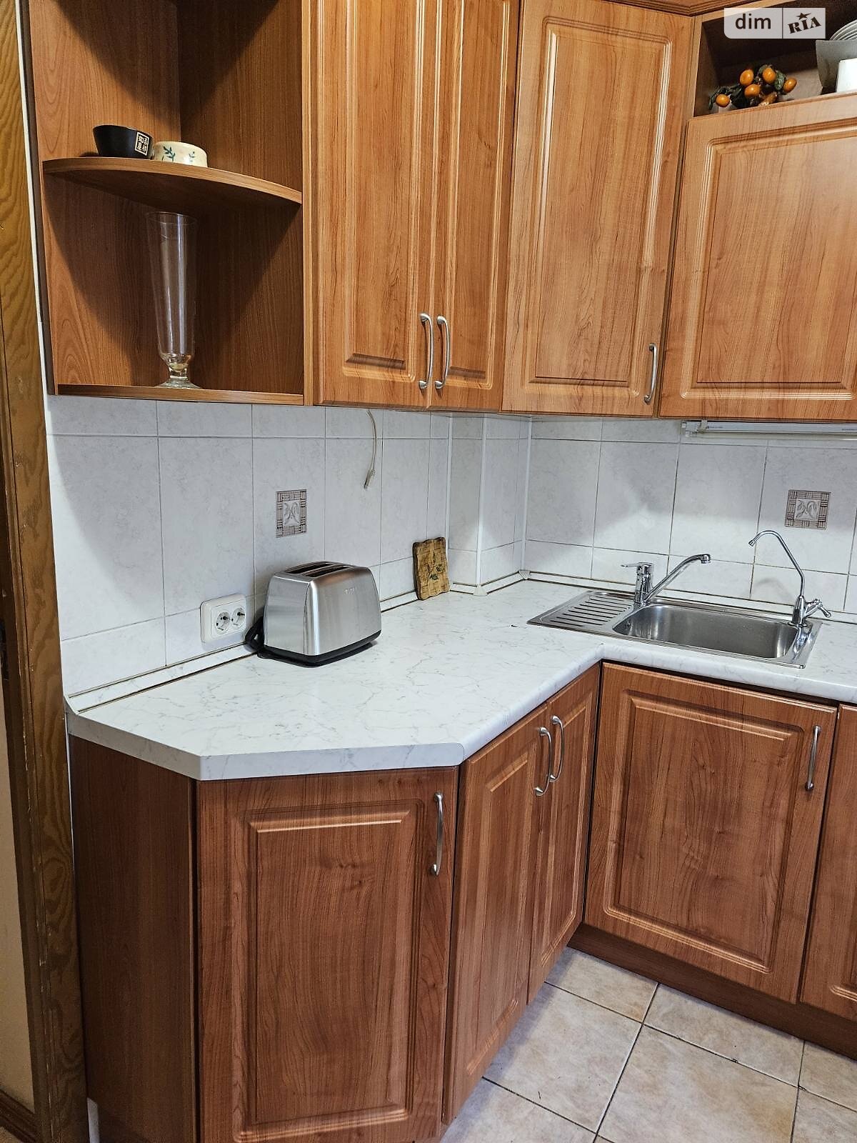 трикімнатна квартира в Києві, район Виноградар, на вул. Западинська 5А в довготривалу оренду помісячно фото 1 трикімнатна квартира в Києві, район Виноградар, на вул. Западинська 5А в довготривалу оренду помісячно фото 1