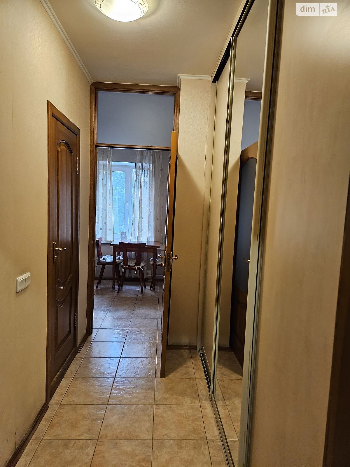 трикімнатна квартира в Києві, район Виноградар, на вул. Западинська 5А в довготривалу оренду помісячно фото 1 трикімнатна квартира в Києві, район Виноградар, на вул. Западинська 5А в довготривалу оренду помісячно фото 1