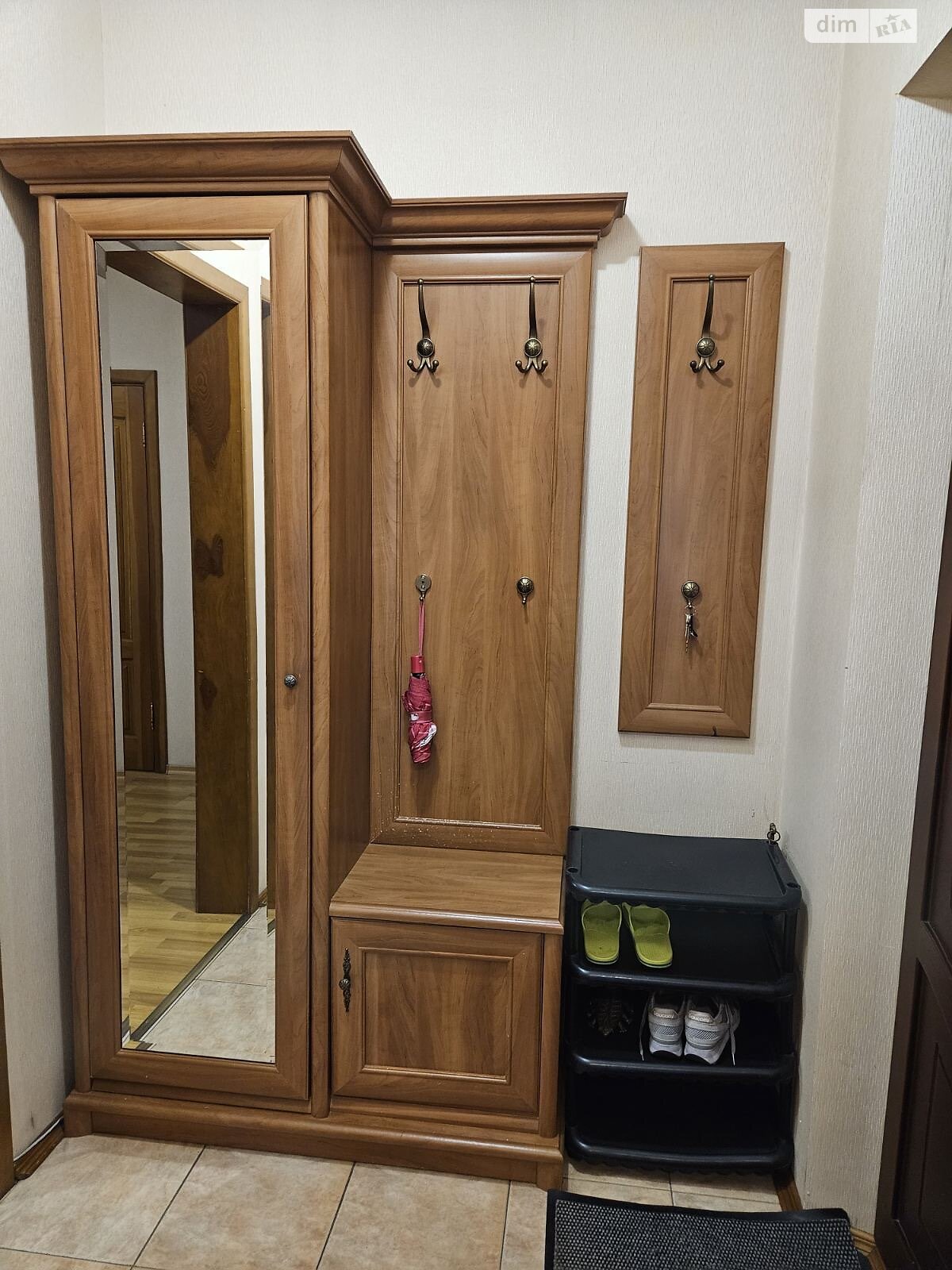 трикімнатна квартира в Києві, район Виноградар, на вул. Западинська 5А в довготривалу оренду помісячно фото 1 трикімнатна квартира в Києві, район Виноградар, на вул. Западинська 5А в довготривалу оренду помісячно фото 1