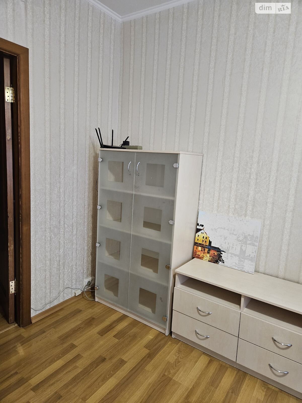 трикімнатна квартира в Києві, район Виноградар, на вул. Западинська 5А в довготривалу оренду помісячно фото 1 трикімнатна квартира в Києві, район Виноградар, на вул. Западинська 5А в довготривалу оренду помісячно фото 1