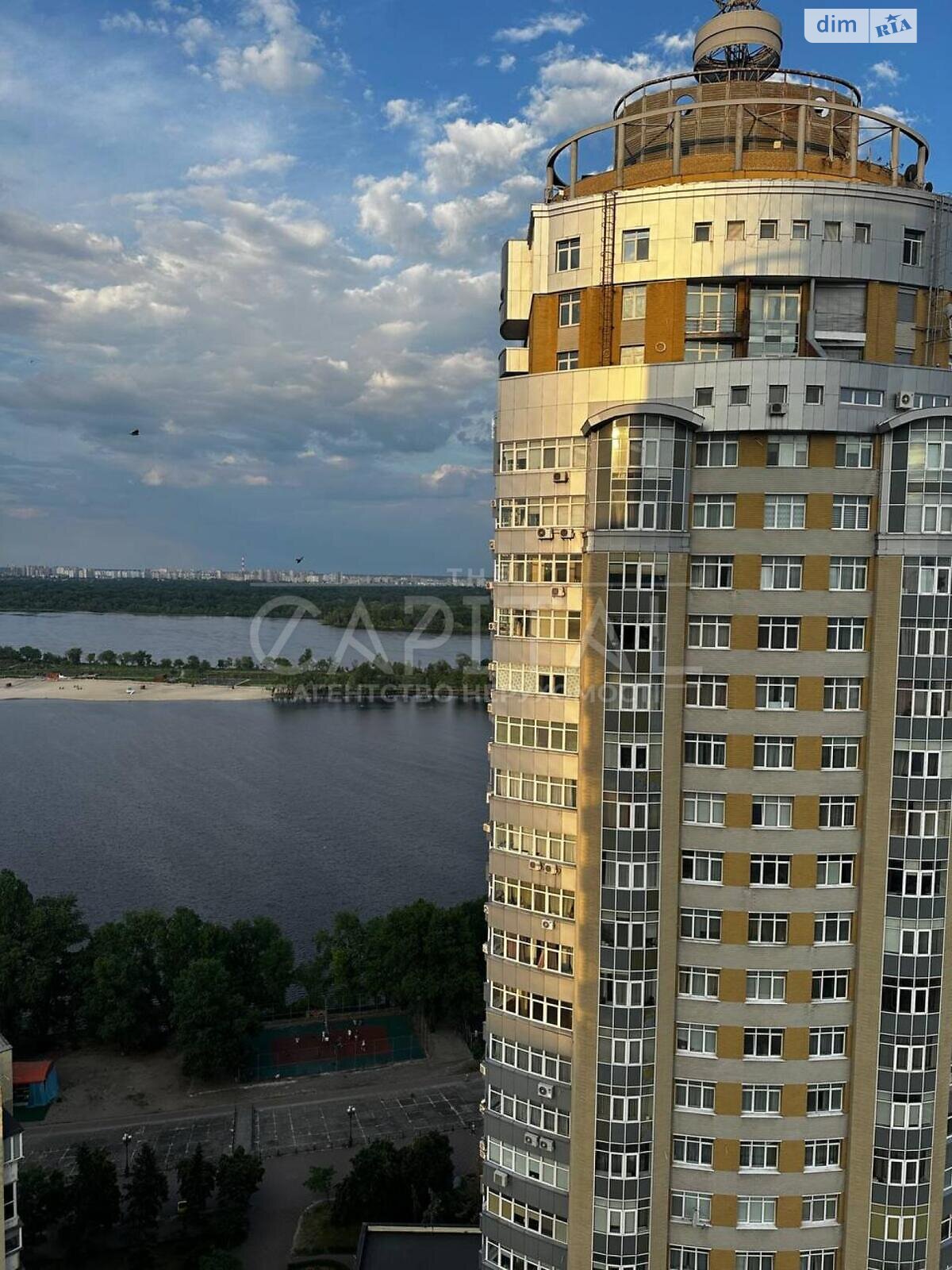 трехкомнатная квартира в Киеве, на просп. Владимира Ивасюка в аренду на долгий срок помесячно фото 1 трехкомнатная квартира в Киеве, на просп. Владимира Ивасюка в аренду на долгий срок помесячно фото 1