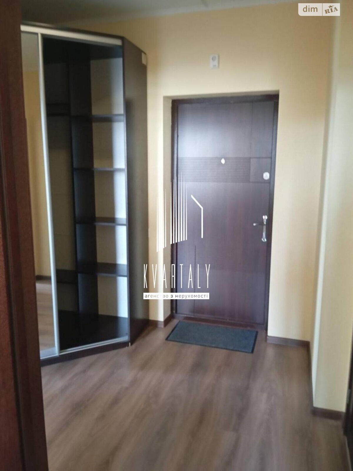 трикімнатна квартира в Києві, район Воскресенка, на вул. Воскресенська 16 в довготривалу оренду помісячно фото 1 трикімнатна квартира в Києві, район Воскресенка, на вул. Воскресенська 16 в довготривалу оренду помісячно фото 1
