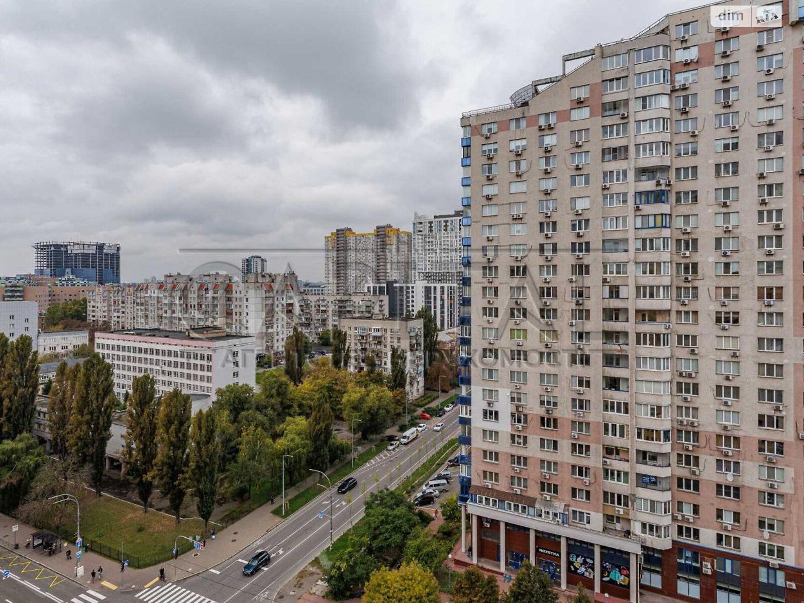 трехкомнатная квартира в Киеве, район Шевченковский, на ул. Вячеслава Черновола 29А в аренду на долгий срок помесячно фото 1 трехкомнатная квартира в Киеве, район Шевченковский, на ул. Вячеслава Черновола 29А в аренду на долгий срок помесячно фото 1