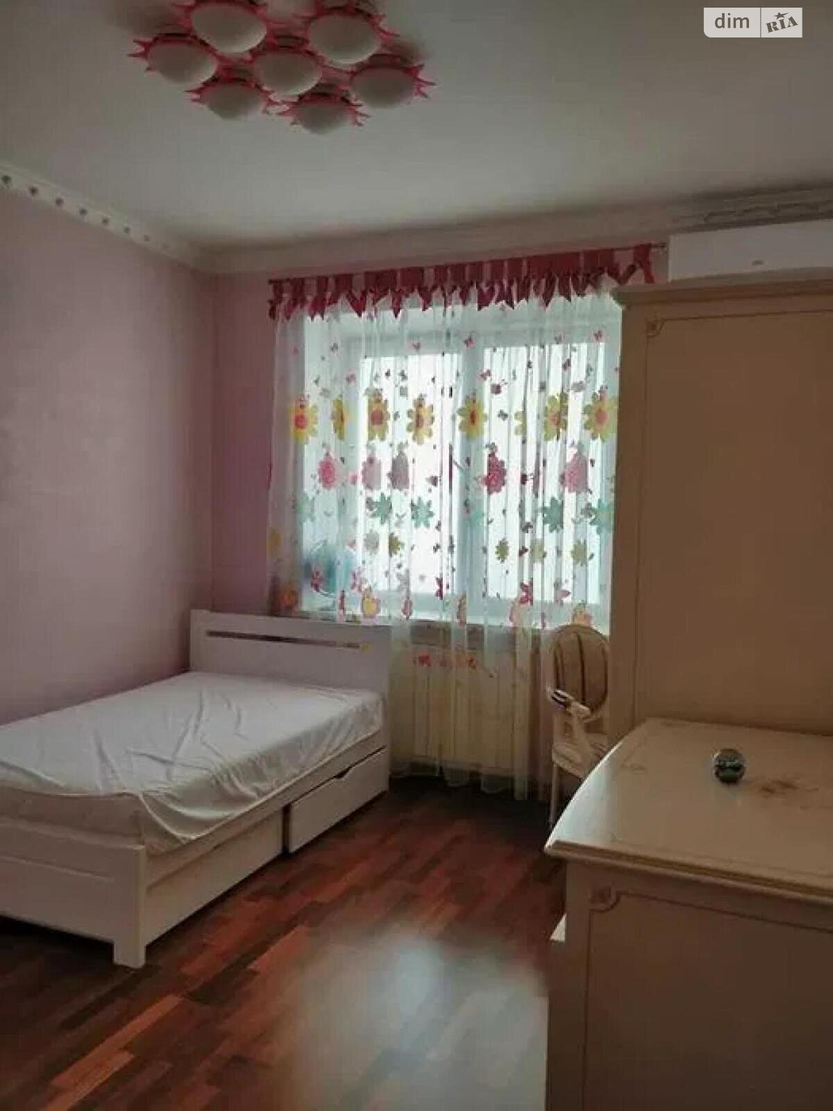 трикімнатна квартира в Києві, на вул. Вишгородська 45/2 в довготривалу оренду помісячно фото 1 трикімнатна квартира в Києві, на вул. Вишгородська 45/2 в довготривалу оренду помісячно фото 1