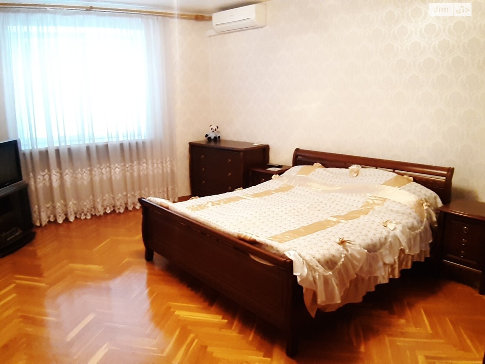 трикімнатна квартира в Києві, район Вишгородський Масив, на вул. Автозаводська 99/4 в довготривалу оренду помісячно фото 1 трикімнатна квартира в Києві, район Вишгородський Масив, на вул. Автозаводська 99/4 в довготривалу оренду помісячно фото 1