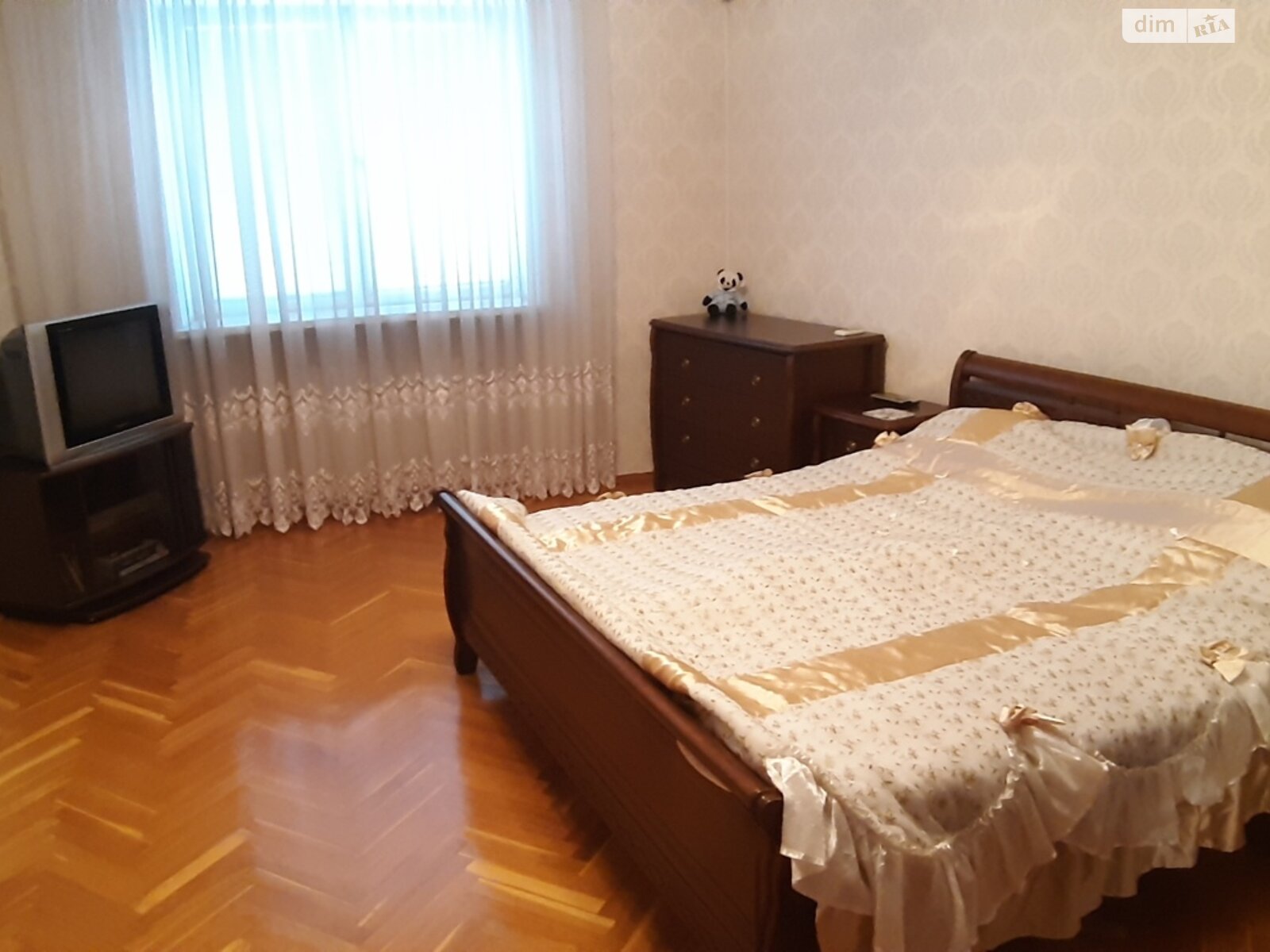 трикімнатна квартира в Києві, район Вишгородський Масив, на вул. Автозаводська 99/4 в довготривалу оренду помісячно фото 1 трикімнатна квартира в Києві, район Вишгородський Масив, на вул. Автозаводська 99/4 в довготривалу оренду помісячно фото 1