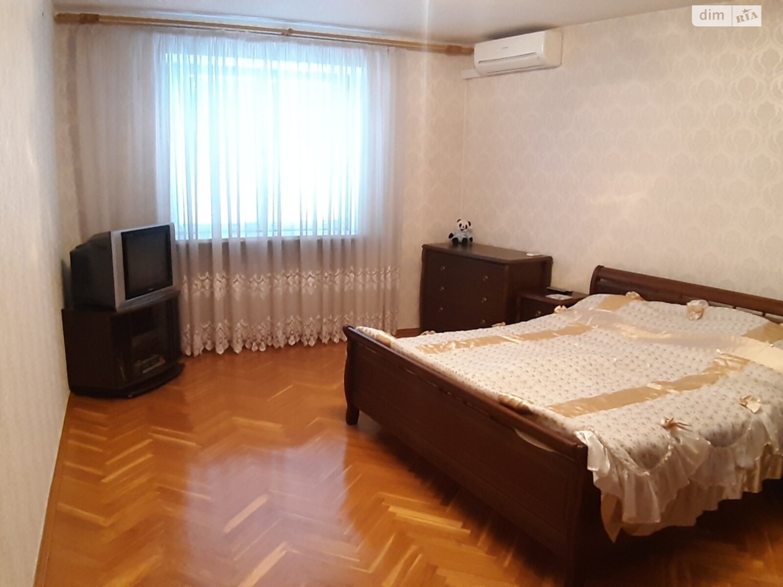 трикімнатна квартира в Києві, район Вишгородський Масив, на вул. Автозаводська 99/4 в довготривалу оренду помісячно фото 1 трикімнатна квартира в Києві, район Вишгородський Масив, на вул. Автозаводська 99/4 в довготривалу оренду помісячно фото 1