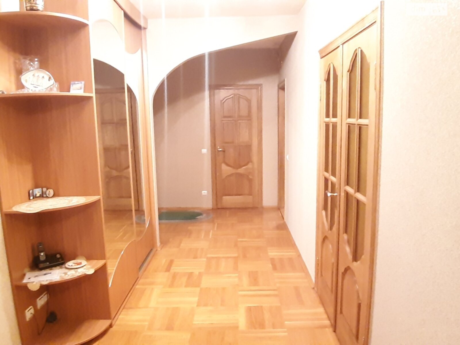 трикімнатна квартира в Києві, район Вишгородський Масив, на вул. Автозаводська 99/4 в довготривалу оренду помісячно фото 1 трикімнатна квартира в Києві, район Вишгородський Масив, на вул. Автозаводська 99/4 в довготривалу оренду помісячно фото 1