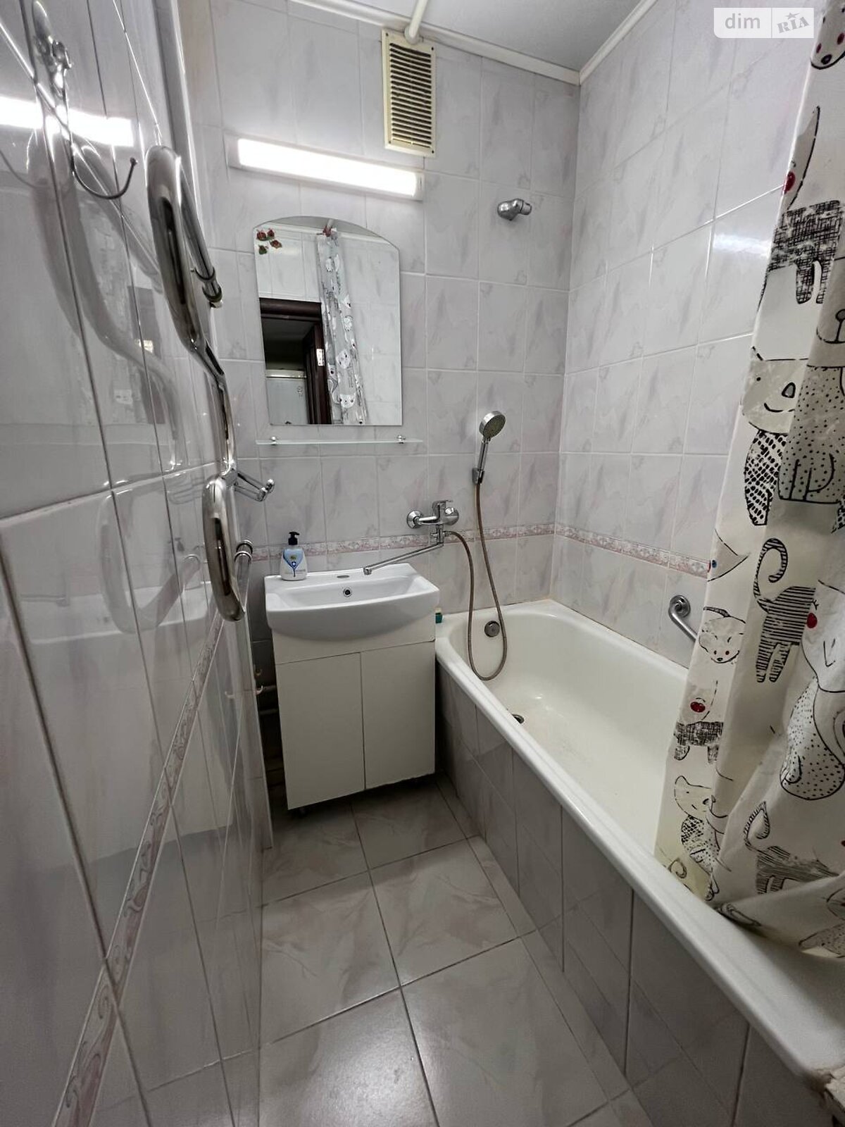 двокімнатна квартира в Києві, район Вишгородський Масив, на вул. Автозаводська 11 в довготривалу оренду помісячно фото 1