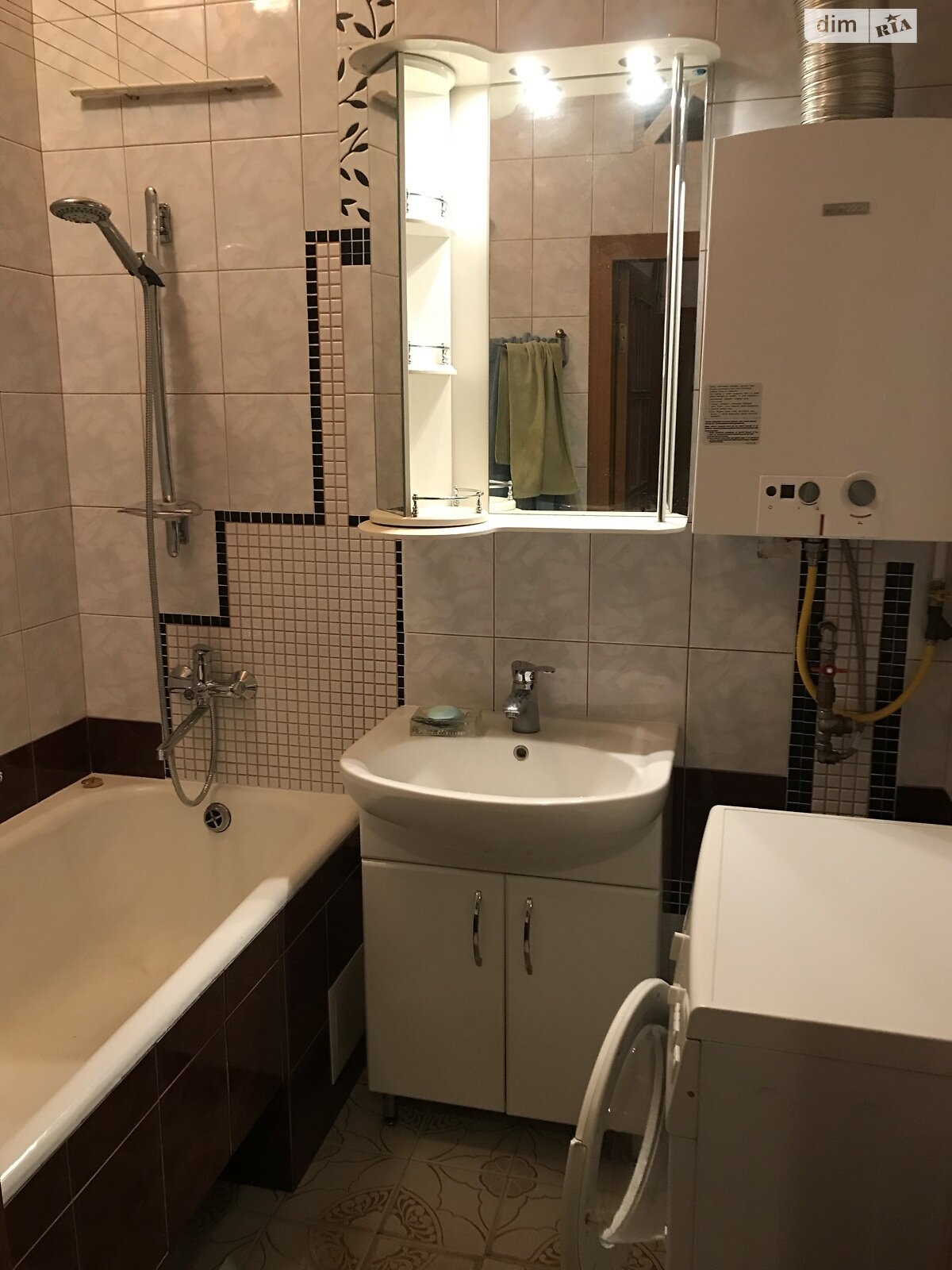 трикімнатна квартира з ремонтом в Києві, район Оболонський, на вул. Автозаводська 27В в довготривалу оренду помісячно фото 1 трикімнатна квартира з ремонтом в Києві, район Оболонський, на вул. Автозаводська 27В в довготривалу оренду помісячно фото 1