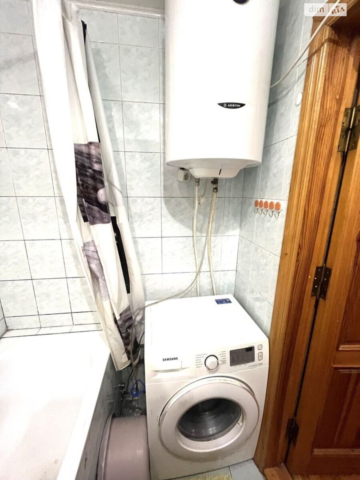 трикімнатна квартира в Києві, район Вишгородський Масив, на вул. Казанська 18 в довготривалу оренду помісячно фото 1 трикімнатна квартира в Києві, район Вишгородський Масив, на вул. Казанська 18 в довготривалу оренду помісячно фото 1