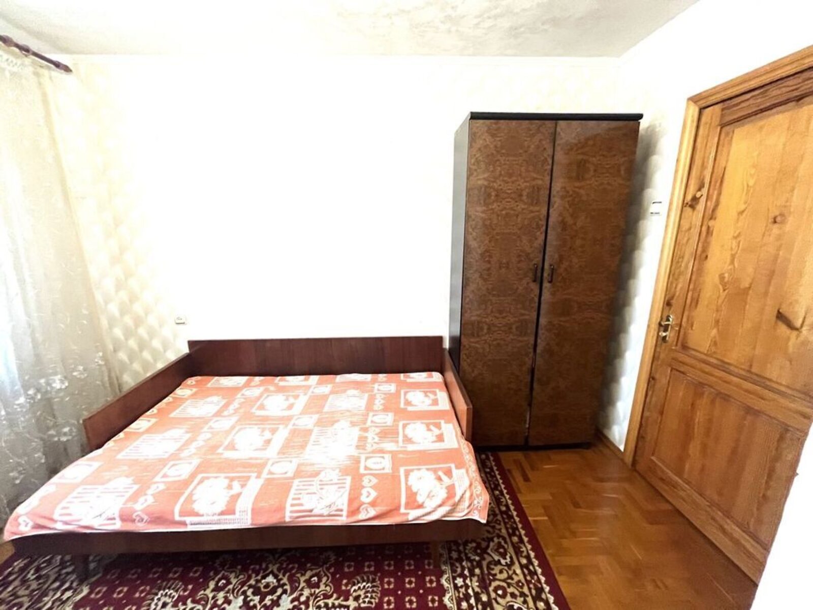 трикімнатна квартира в Києві, район Вишгородський Масив, на вул. Казанська 18 в довготривалу оренду помісячно фото 1 трикімнатна квартира в Києві, район Вишгородський Масив, на вул. Казанська 18 в довготривалу оренду помісячно фото 1