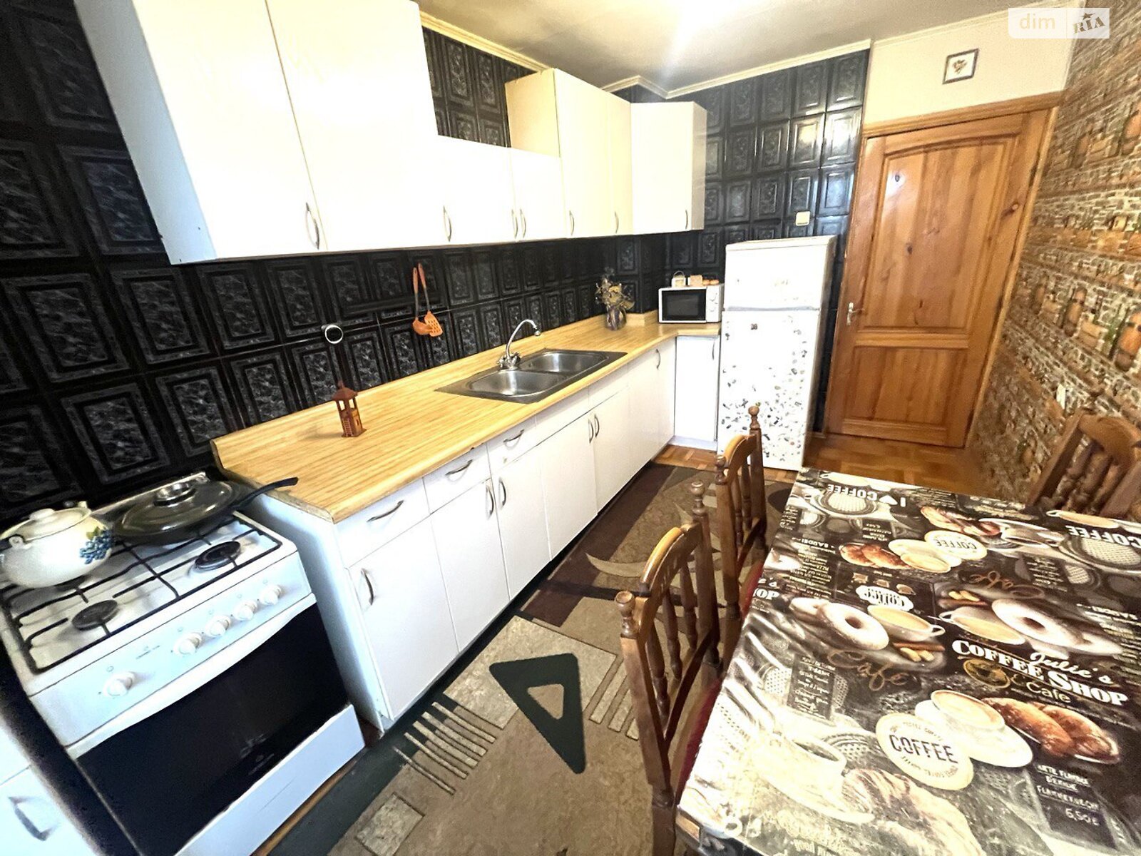 трикімнатна квартира в Києві, район Вишгородський Масив, на вул. Казанська 18 в довготривалу оренду помісячно фото 1 трикімнатна квартира в Києві, район Вишгородський Масив, на вул. Казанська 18 в довготривалу оренду помісячно фото 1