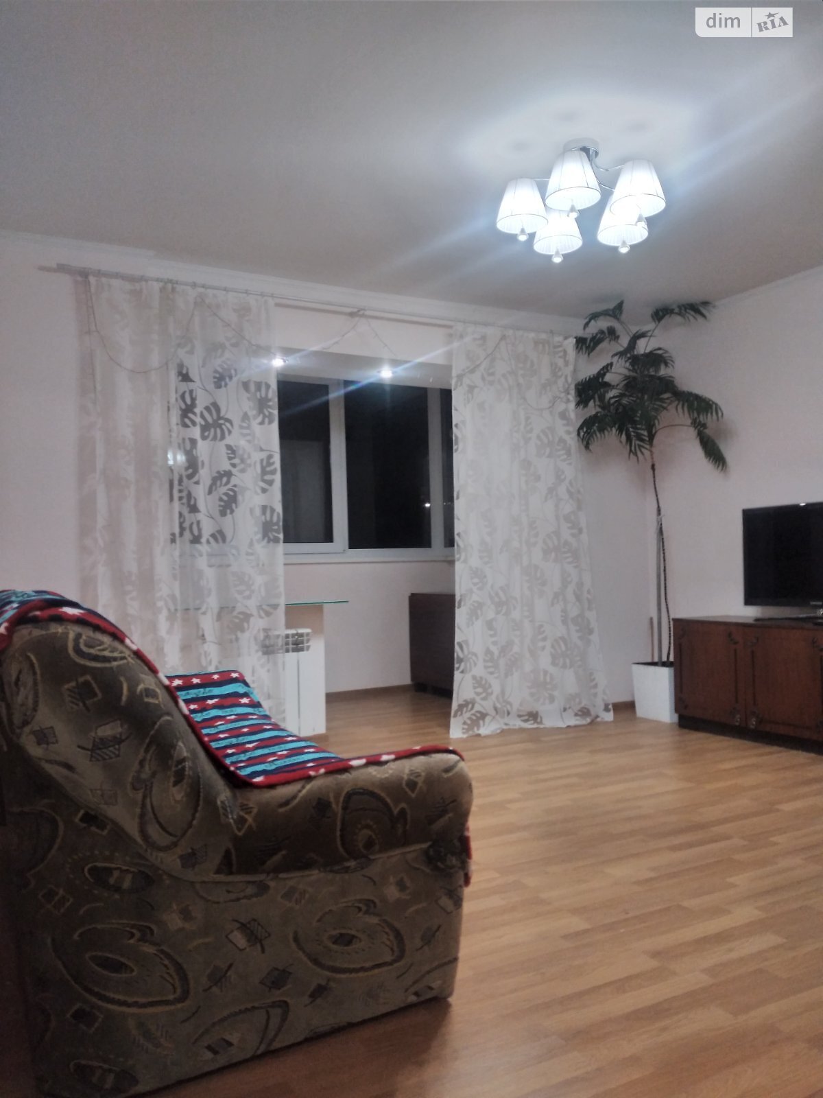 однокімнатна квартира в Києві, район Південна Борщагівка, на вул. Симиренка 11 в довготривалу оренду помісячно фото 1 однокімнатна квартира в Києві, район Південна Борщагівка, на вул. Симиренка 11 в довготривалу оренду помісячно фото 1