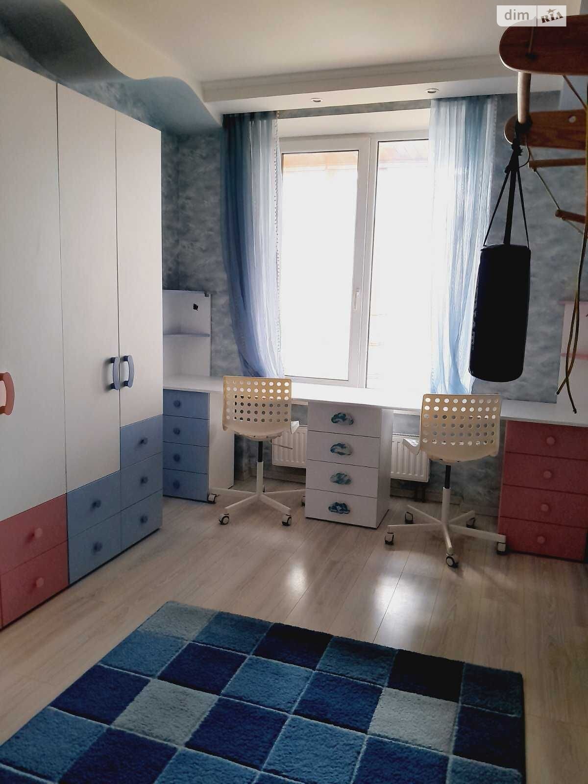 трикімнатна квартира в Києві, на вул. Замковецька 108 в довготривалу оренду помісячно фото 1 трикімнатна квартира в Києві, на вул. Замковецька 108 в довготривалу оренду помісячно фото 1