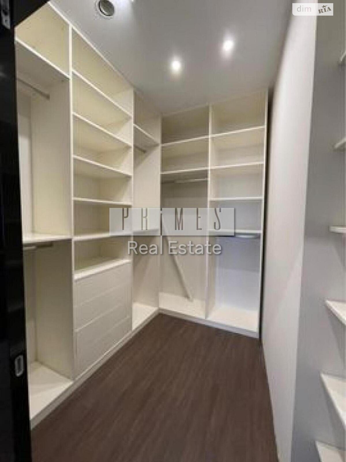 чотирикімнатна квартира в Києві, район Звіринець, на вул. Буслівська 12 в довготривалу оренду помісячно фото 1