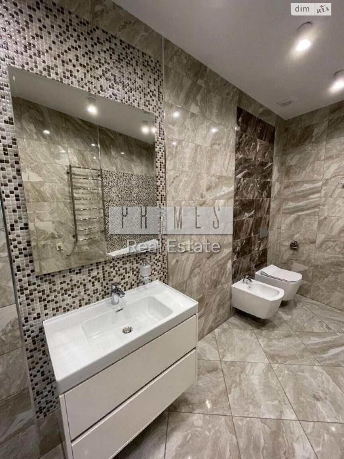 чотирикімнатна квартира в Києві, район Звіринець, на вул. Буслівська 12 в довготривалу оренду помісячно фото 1