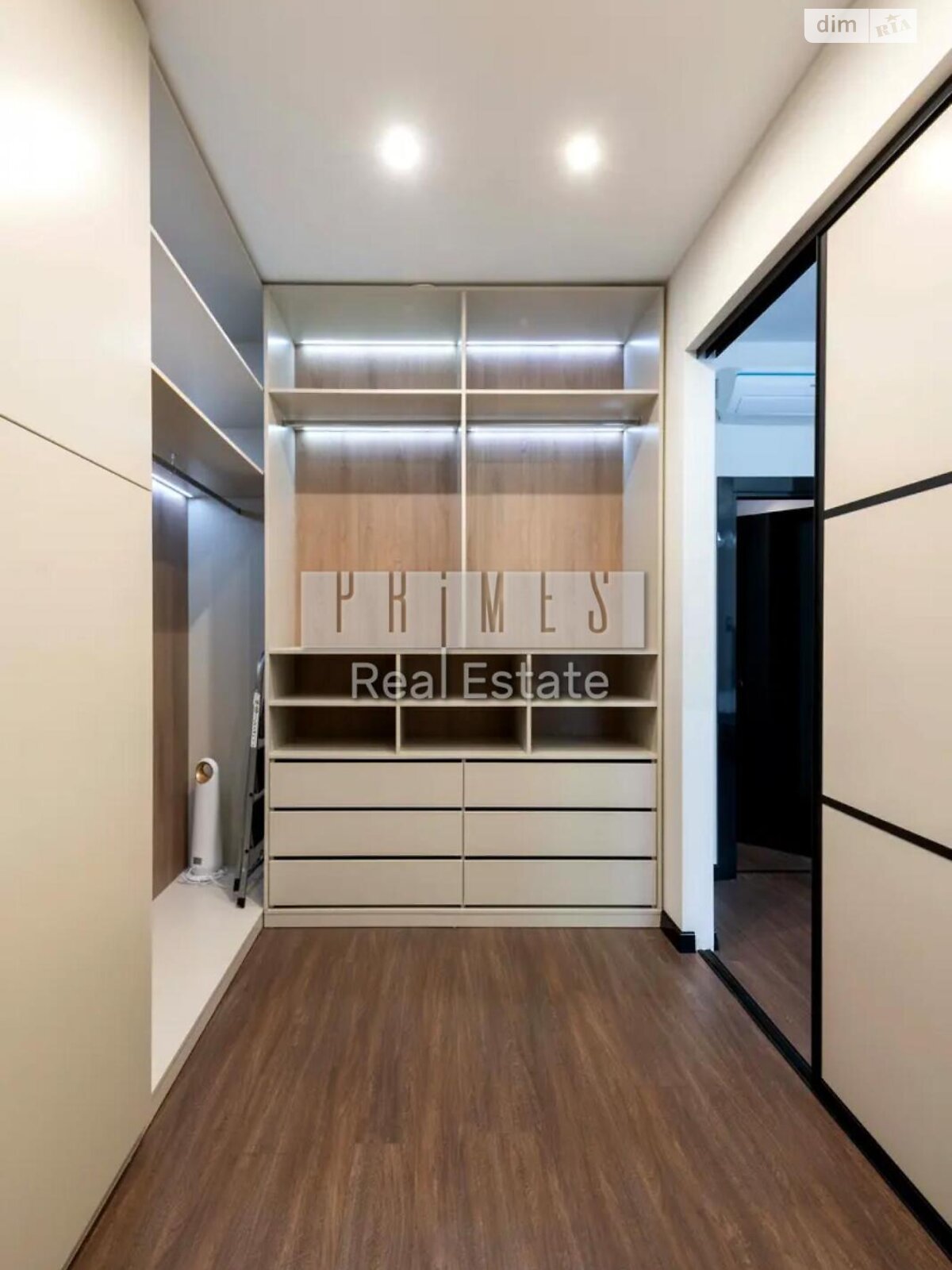 чотирикімнатна квартира в Києві, район Звіринець, на вул. Буслівська 12 в довготривалу оренду помісячно фото 1