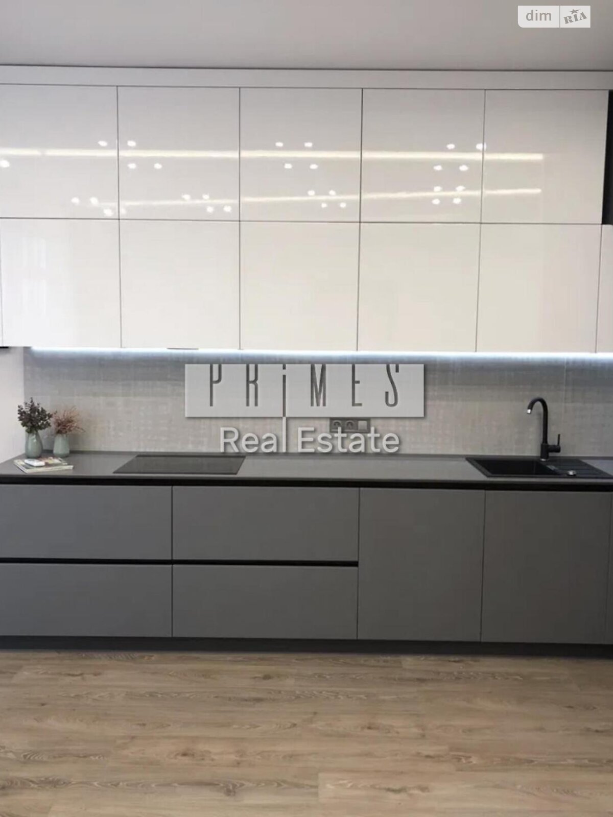 трикімнатна квартира в Києві, район Звіринець, на вул. Буслівська 12 в довготривалу оренду помісячно фото 1