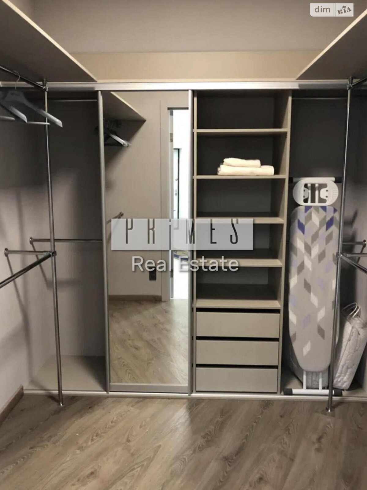 трикімнатна квартира в Києві, район Звіринець, на вул. Буслівська 12 в довготривалу оренду помісячно фото 1