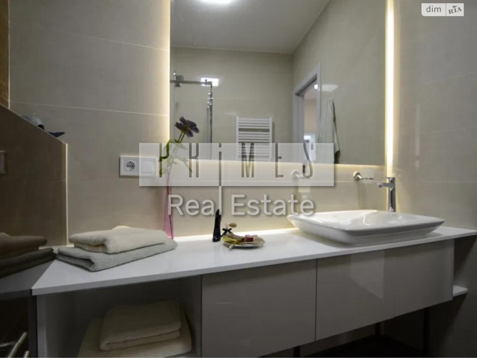 трикімнатна квартира в Києві, район Звіринець, на вул. Буслівська 12 в довготривалу оренду помісячно фото 1