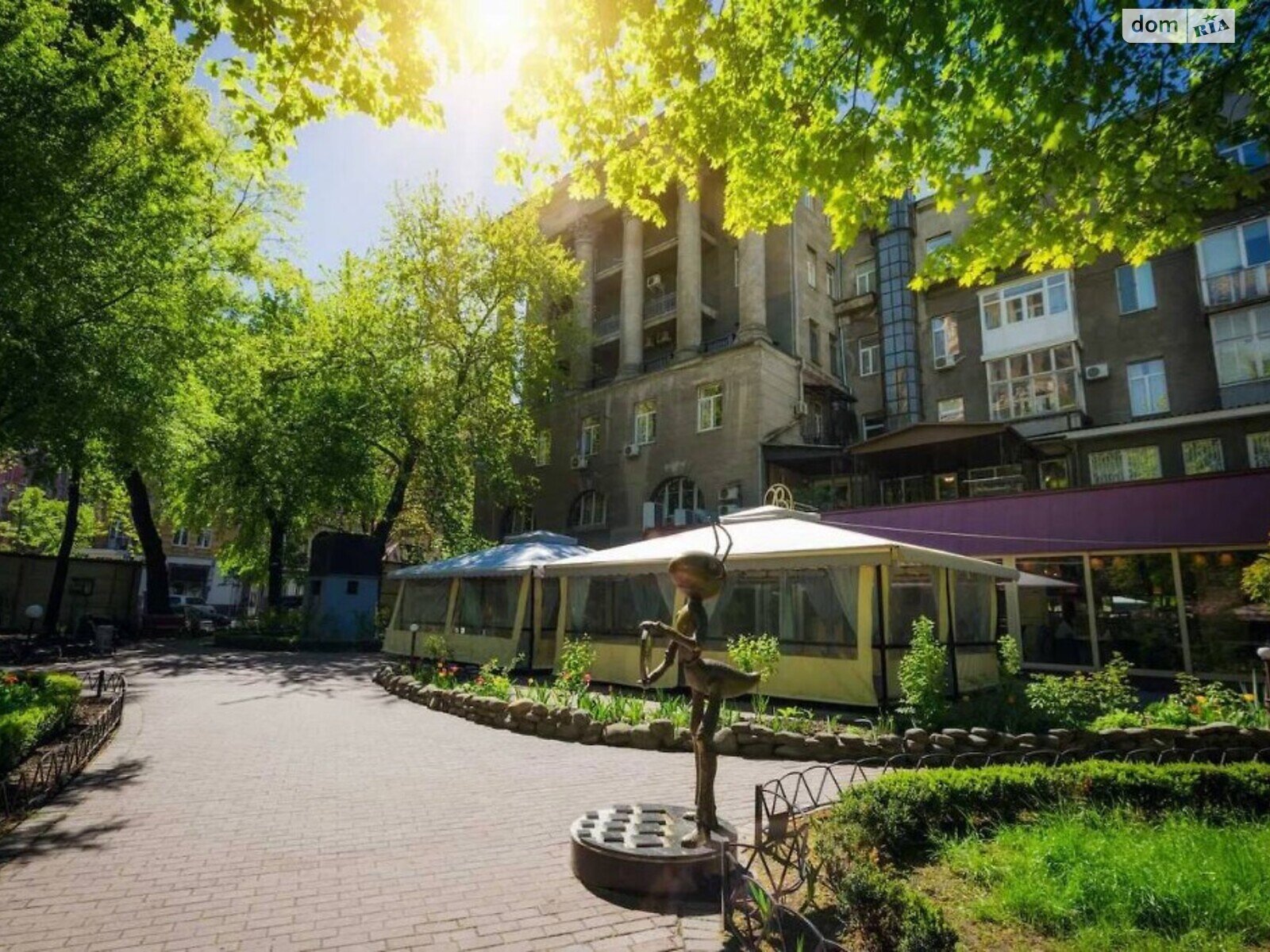 однокімнатна квартира з меблями в Києві, район Саперна Слобідка, на вул. Хрещатик 15/4 в довготривалу оренду помісячно фото 1 однокімнатна квартира з меблями в Києві, район Саперна Слобідка, на вул. Хрещатик 15/4 в довготривалу оренду помісячно фото 1