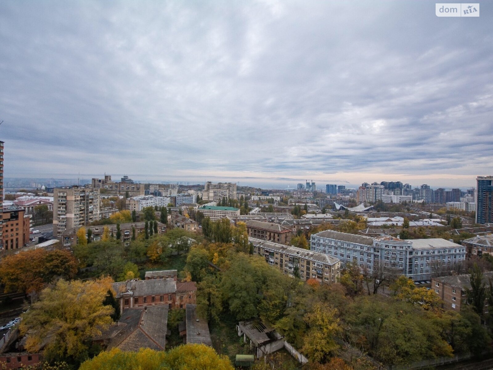 однокімнатна квартира з меблями в Києві, район Печерський, на вул. Коновальця Євгена 44А в довготривалу оренду помісячно фото 1