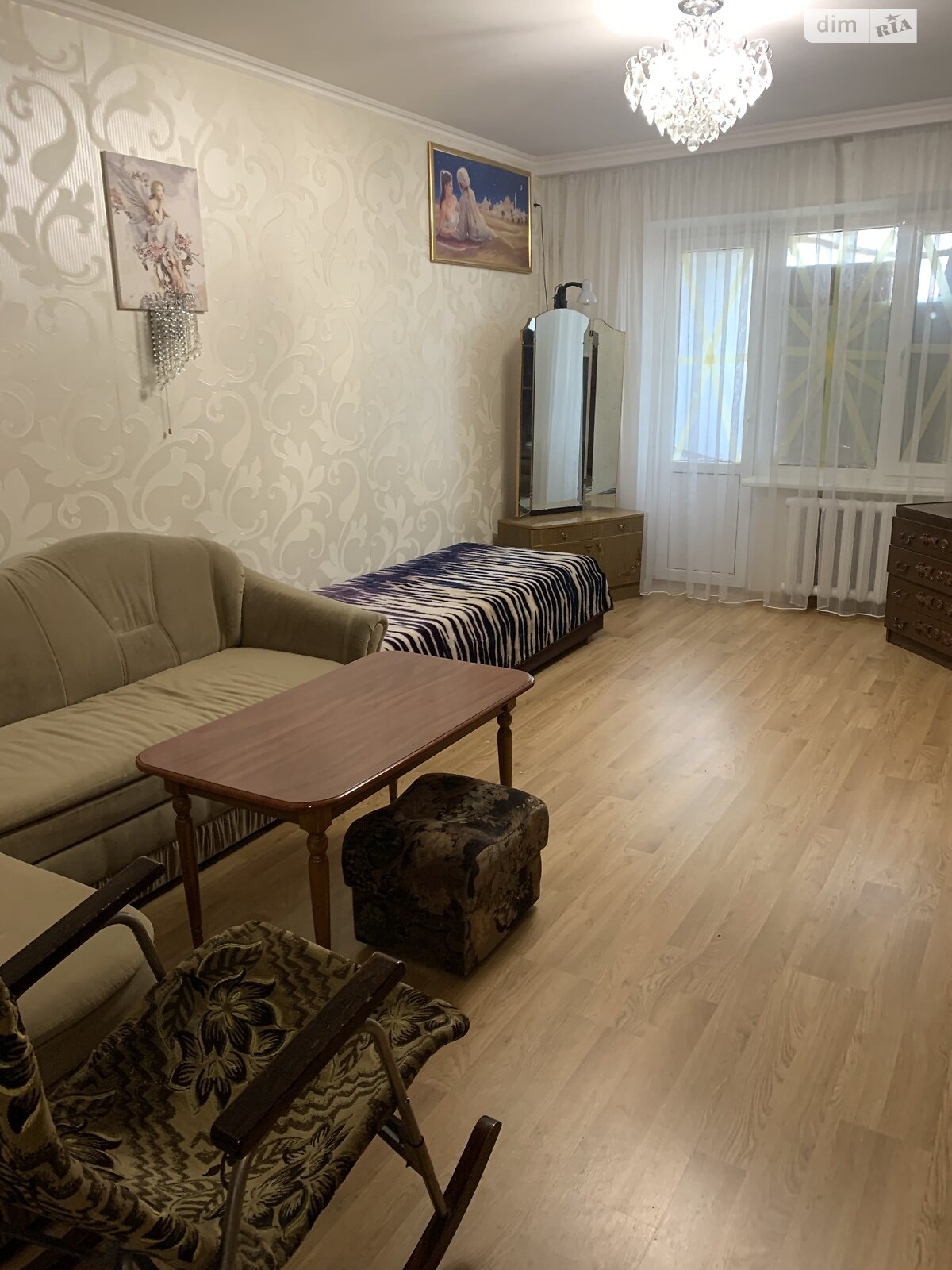 трехкомнатная квартира в Краматорске, район Старый город, на ул. Школьная 10 в аренду на долгий срок помесячно фото 1