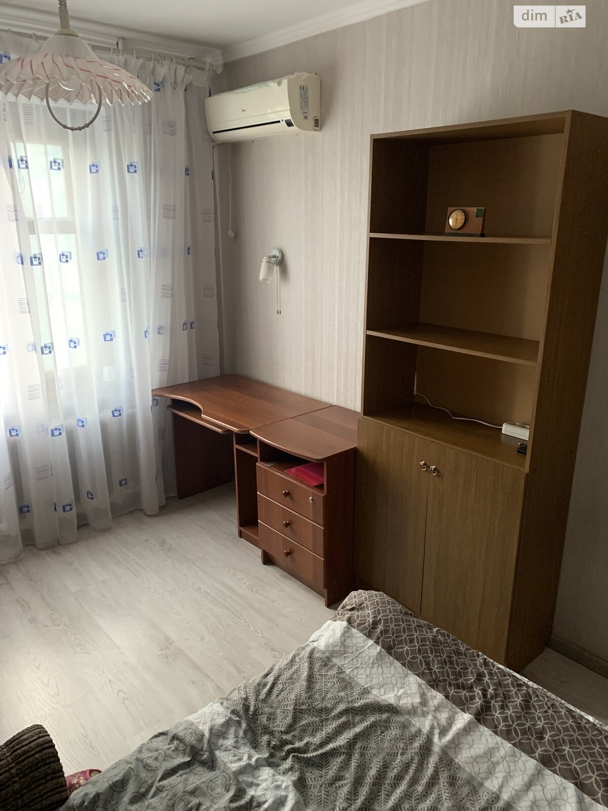 трехкомнатная квартира в Краматорске, район Старый город, на ул. Школьная 10 в аренду на долгий срок помесячно фото 1