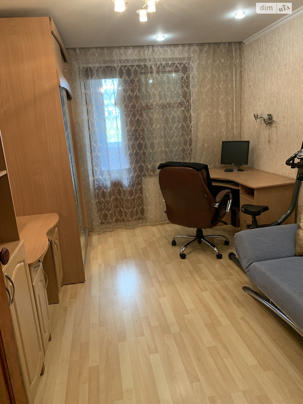 трехкомнатная квартира в Краматорске, район Старый город, на ул. Школьная 10 в аренду на долгий срок помесячно фото 1