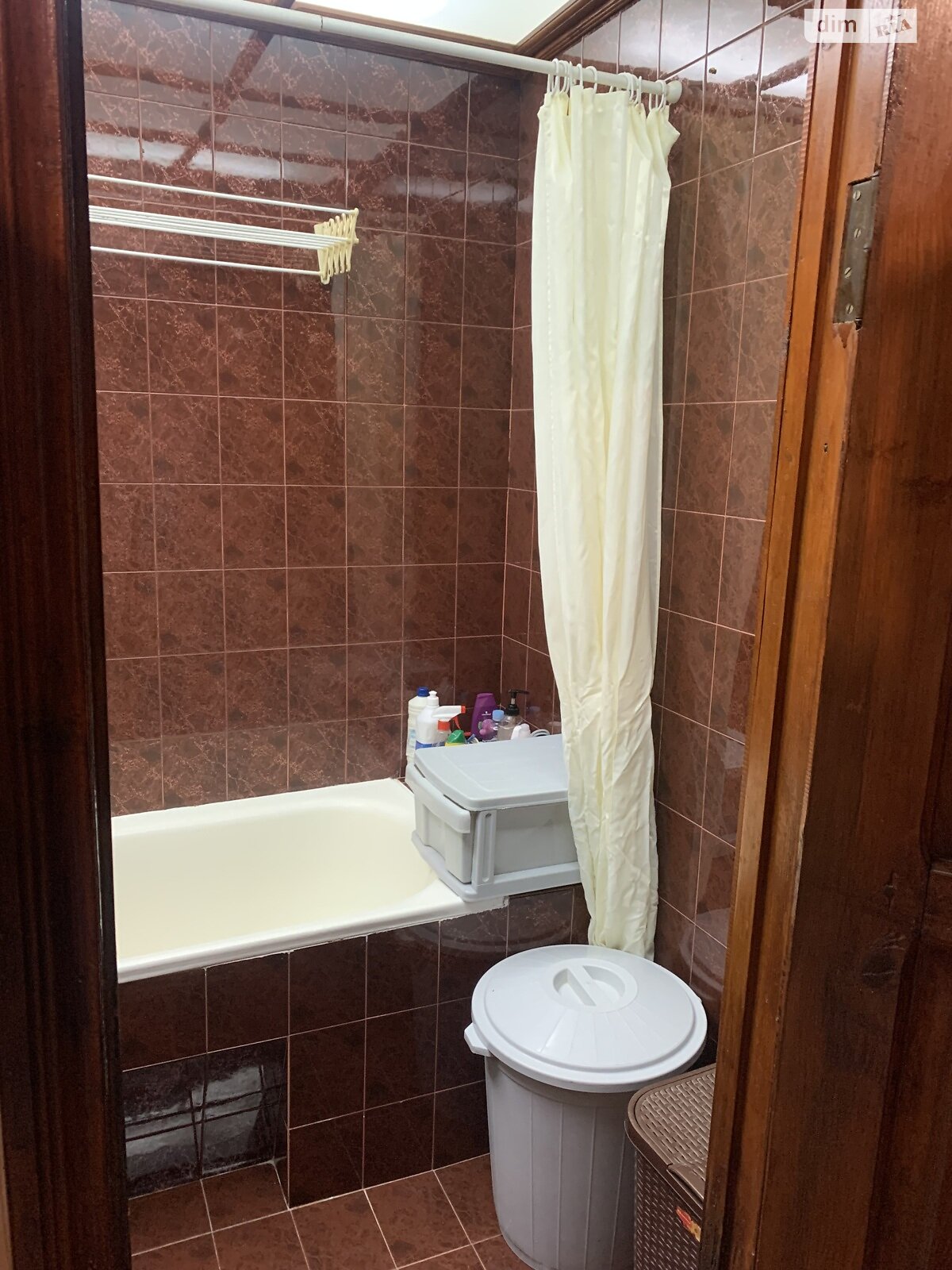 трехкомнатная квартира в Краматорске, район Старый город, на ул. Школьная 10 в аренду на долгий срок помесячно фото 1