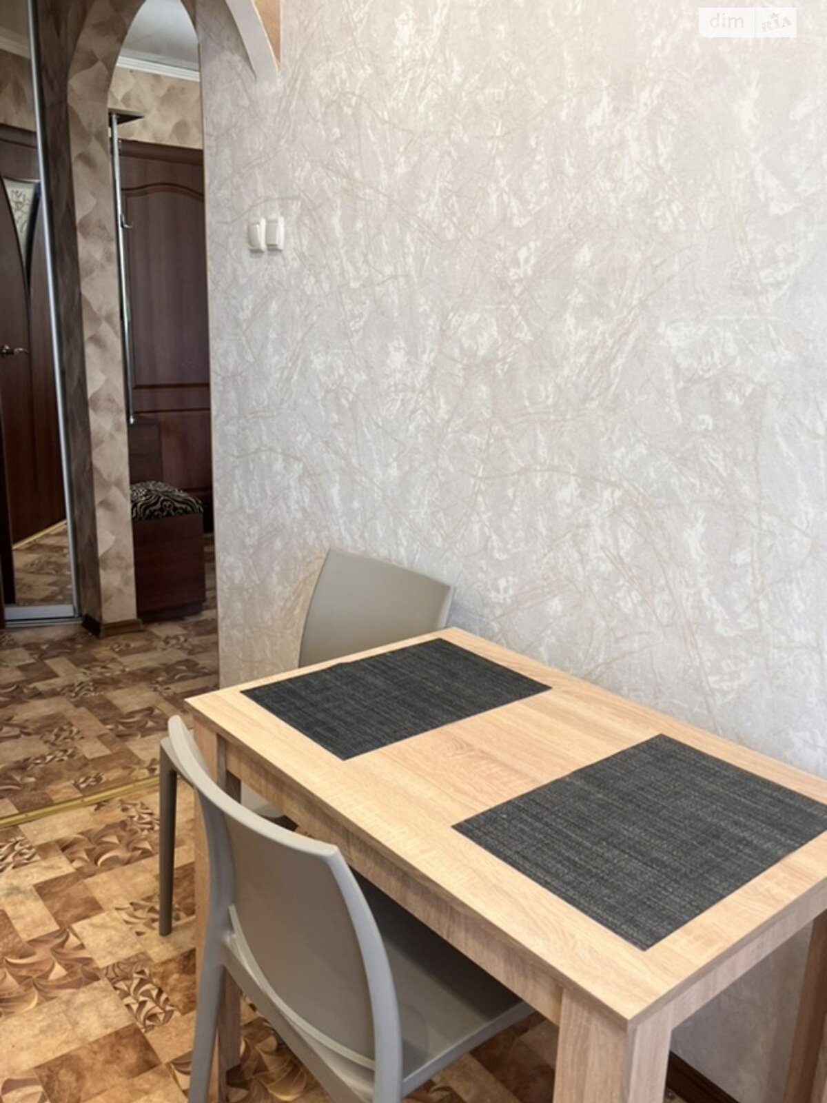 двухкомнатная квартира в Кривом Роге, район Долгинцевский, на шоссе Днепропетровское 9 в аренду на долгий срок помесячно фото 1 двухкомнатная квартира в Кривом Роге, район Долгинцевский, на шоссе Днепропетровское 9 в аренду на долгий срок помесячно фото 1