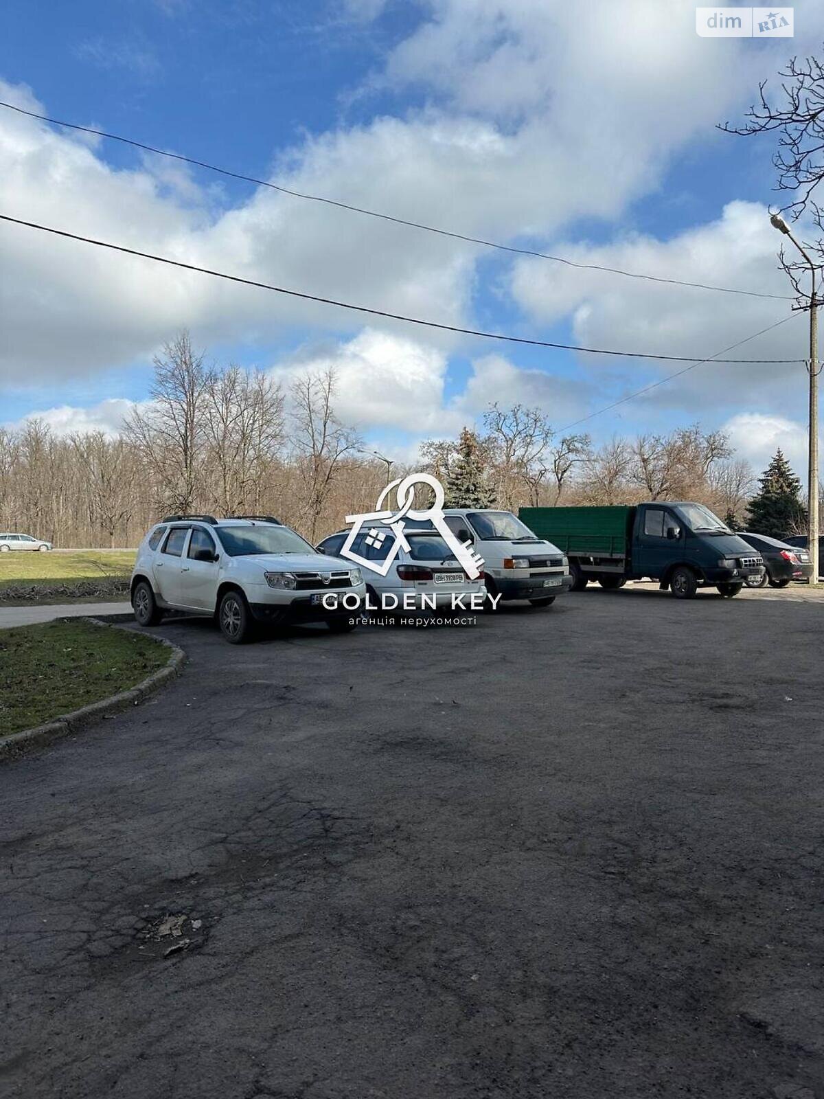 трехкомнатная квартира в Кривом Роге, район Долгинцевский, на шоссе Днепропетровское в аренду на долгий срок помесячно фото 1