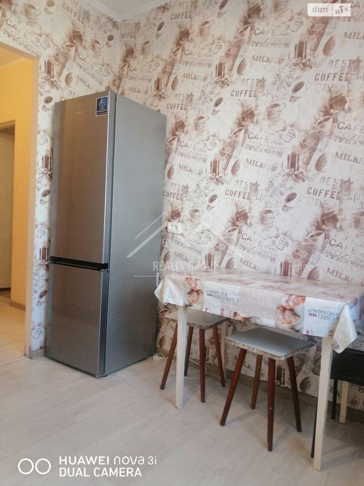 трехкомнатная квартира в Кривом Роге, район Долгинцевский, на ул. Сахарова в аренду на долгий срок помесячно фото 1