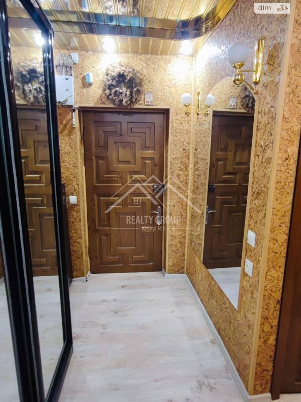 трехкомнатная квартира в Кривом Роге, район Долгинцевский, на ул. Степана Тильги 65 в аренду на долгий срок помесячно фото 1 трехкомнатная квартира в Кривом Роге, район Долгинцевский, на ул. Степана Тильги 65 в аренду на долгий срок помесячно фото 1