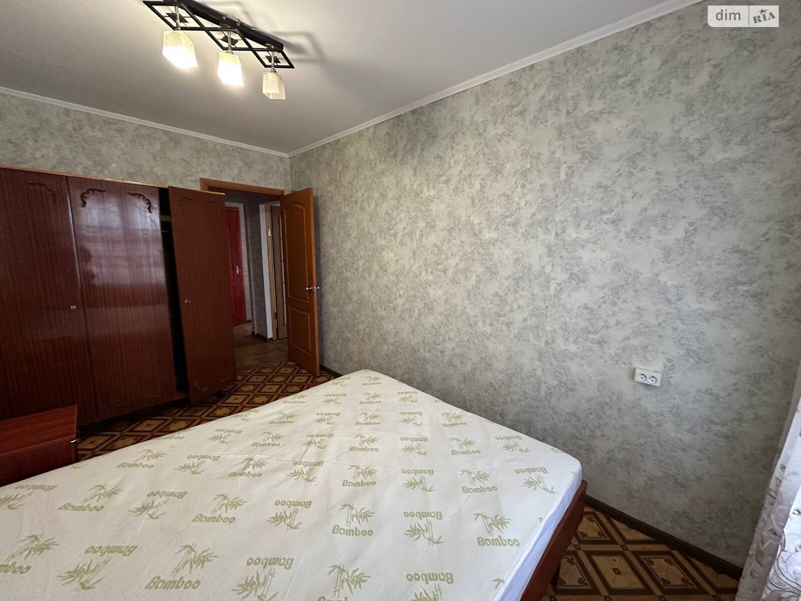 двухкомнатная квартира в Кривом Роге, район Металлургический, на просп. Мира 27 в аренду на долгий срок помесячно фото 1