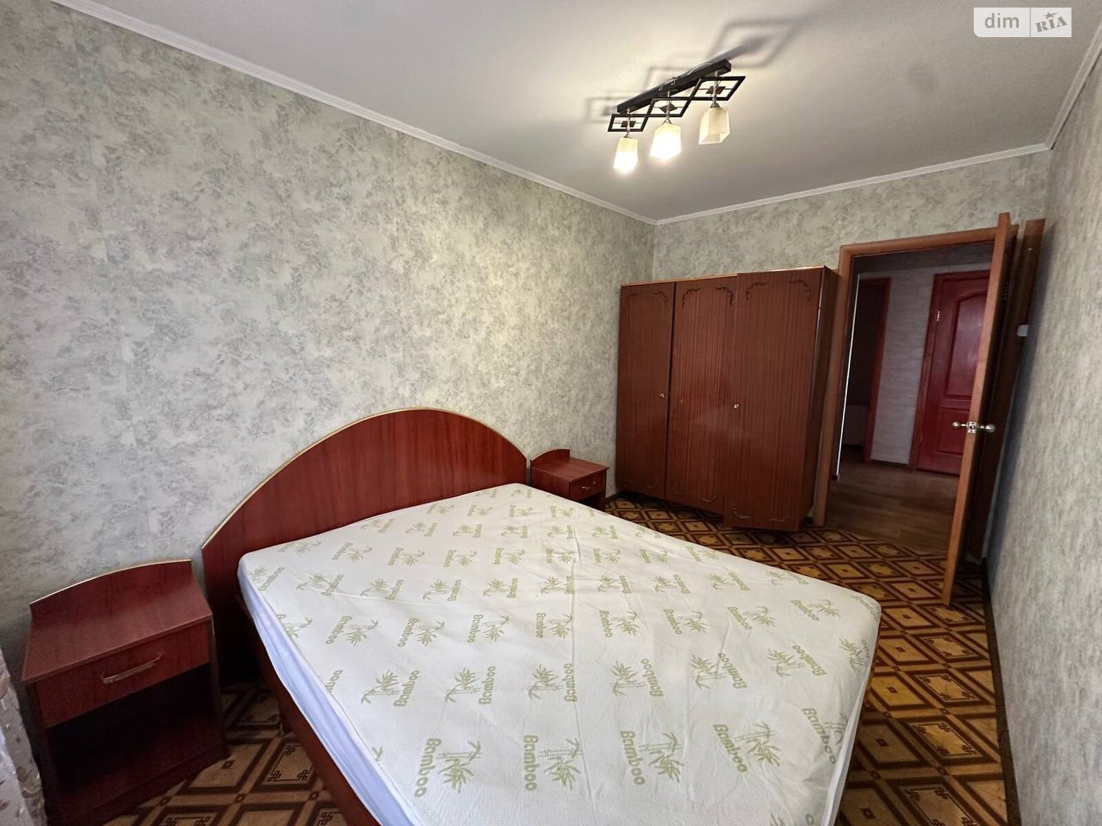 двухкомнатная квартира в Кривом Роге, район Металлургический, на просп. Мира 27 в аренду на долгий срок помесячно фото 1