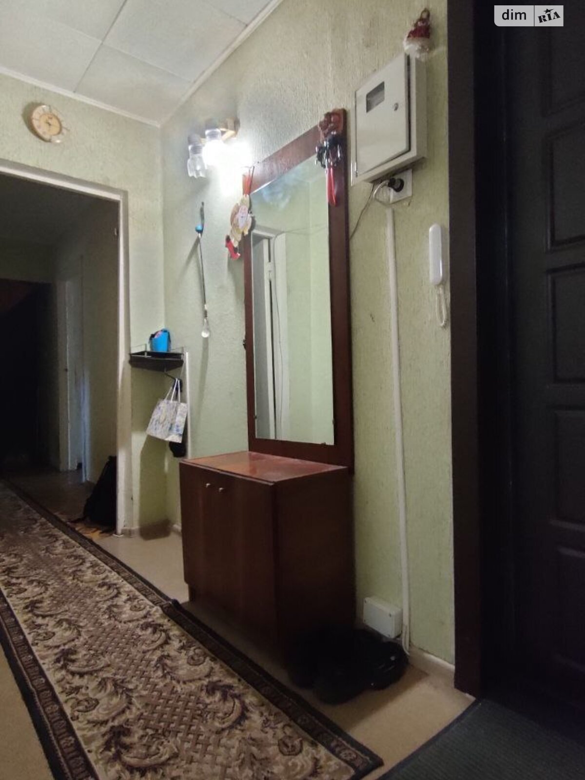 трехкомнатная квартира в Кривом Роге, район Покровский, на ул. Электрозаводская 10 в аренду на долгий срок помесячно фото 1 трехкомнатная квартира в Кривом Роге, район Покровский, на ул. Электрозаводская 10 в аренду на долгий срок помесячно фото 1