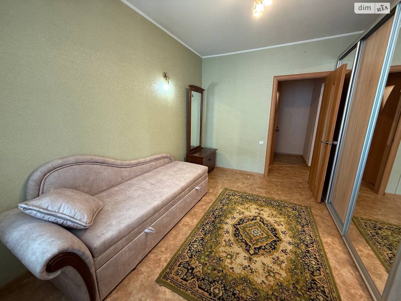 трехкомнатная квартира в Кривом Роге, район Саксаганский, на ул. Ивана Авраменко 7 в аренду на долгий срок помесячно фото 1 трехкомнатная квартира в Кривом Роге, район Саксаганский, на ул. Ивана Авраменко 7 в аренду на долгий срок помесячно фото 1