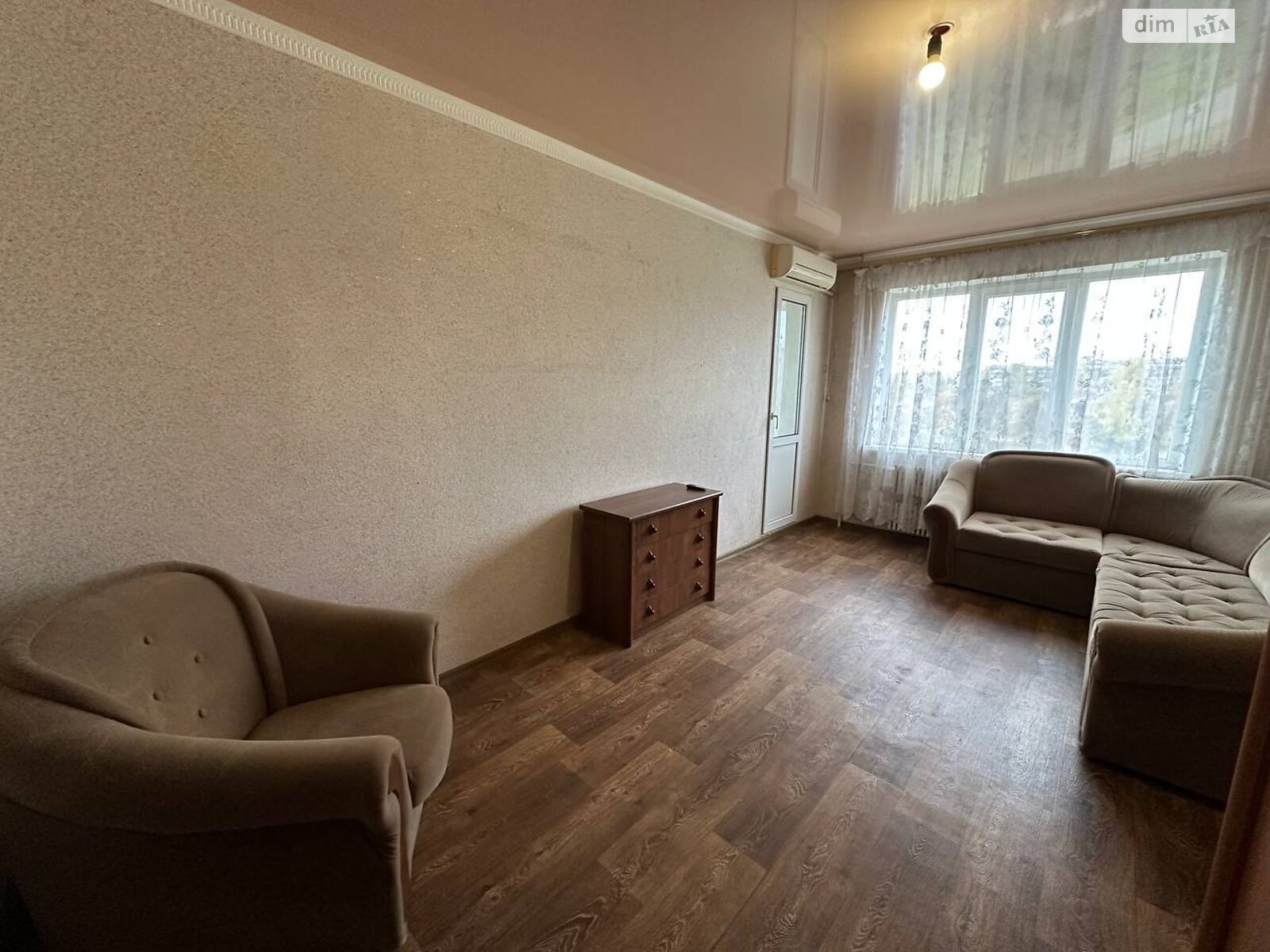 трехкомнатная квартира в Кривом Роге, район Саксаганский, на мкр. Солнечный 53 в аренду на долгий срок помесячно фото 1