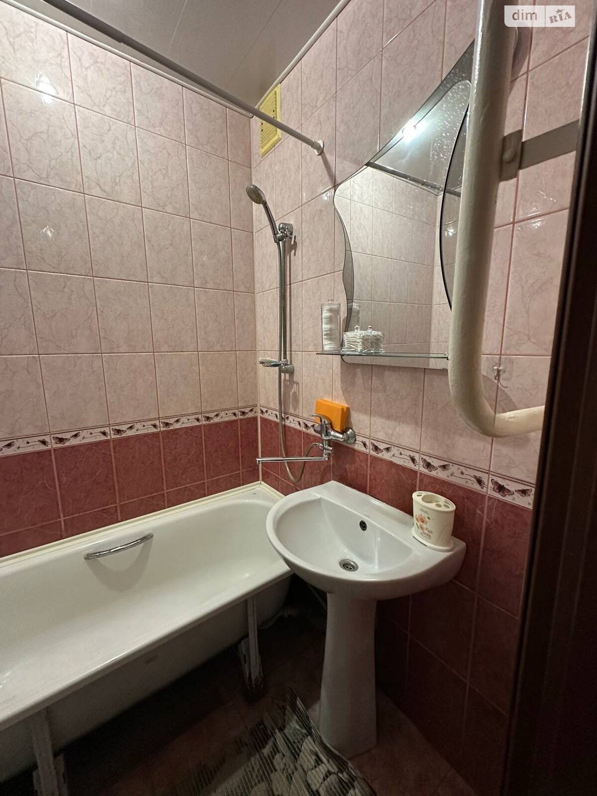 трехкомнатная квартира в Кривом Роге, район Саксаганский, на мкр. Солнечный 53 в аренду на долгий срок помесячно фото 1