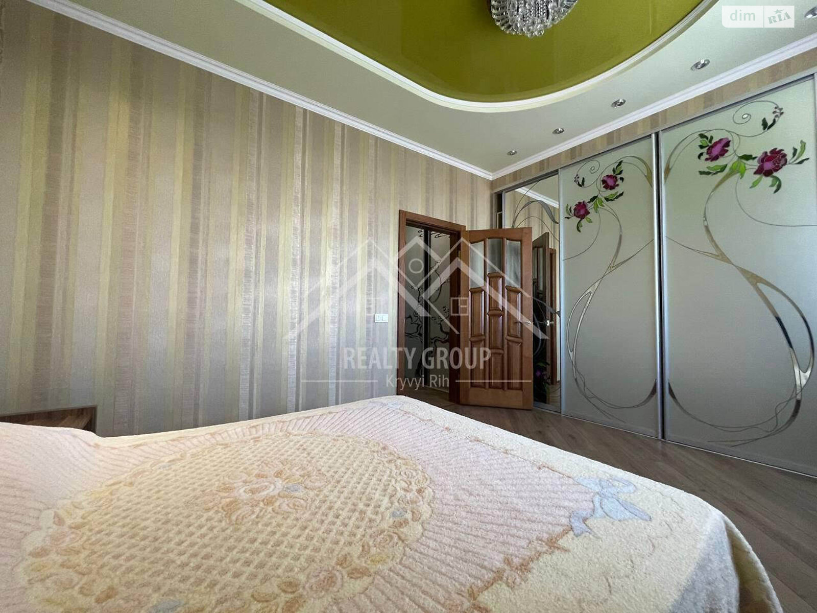 трехкомнатная квартира в Кривом Роге, район Саксаганский, на ул. Современная 8 в аренду на долгий срок помесячно фото 1 трехкомнатная квартира в Кривом Роге, район Саксаганский, на ул. Современная 8 в аренду на долгий срок помесячно фото 1
