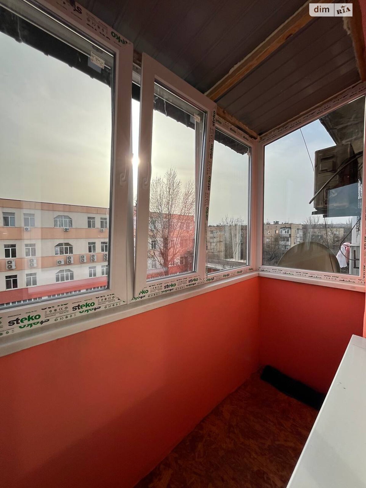 трехкомнатная квартира в Кривом Роге, район Центрально-Городской, на ул. Петра Калнышевского 17 в аренду на долгий срок помесячно фото 1