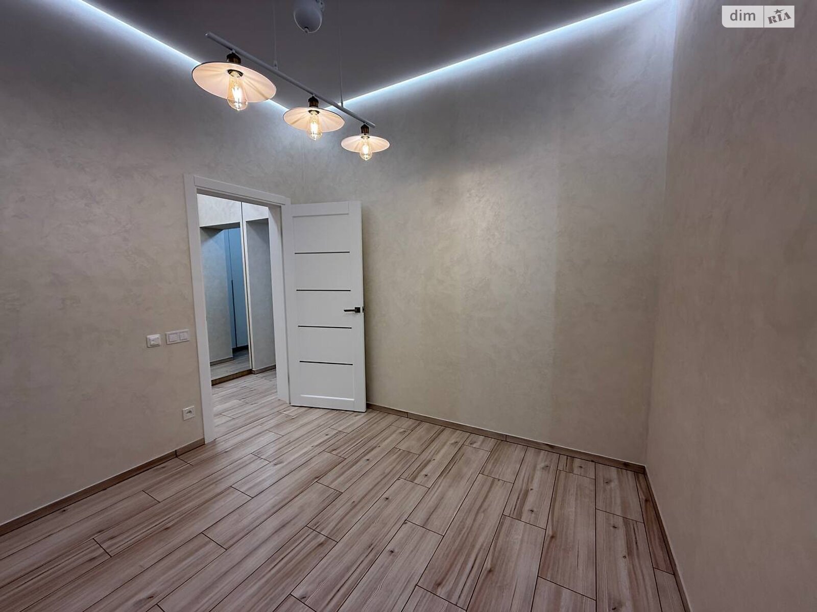 однокомнатная квартира в Кривом Роге, район Центрально-Городской, на ул. Коммерческая 2А в аренду на долгий срок помесячно фото 1